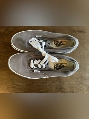 Vans Men’s Gray Canvas Low-Top Sneakers with White Laces Sz 5